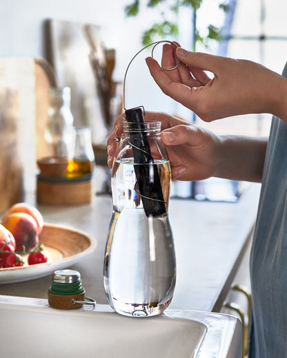 BLACK BLUM Eau Good Waterfles met koolstoffilter | Filter water met traditionele Japanse Binchotan-houtskool, geef je hydratatie een boost, lekvrije BPA-vrije fles, olijf, 800 ml BLACK BLUM Eau Good Waterfles met koolstoffilter | Filter water met traditionele Japanse Binchotan-houtskool, geef je hydratatie een boost, lekvrije BPA-vrije fles, olijf, 800 ml